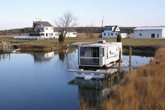 houseboat